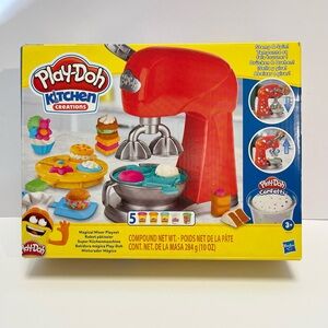 Play-Doh Kitchen Creations Magical Mixer Playset - Red NWT